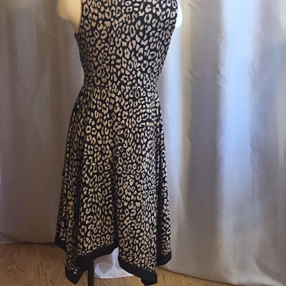 Faux wrap style dress in animal print, pull on v neck, size small SHELBY/PALMER - Picture 10 of 13